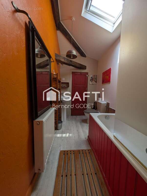 Maison 274 m² à La Chapelle-Pouilloux  - photo 9