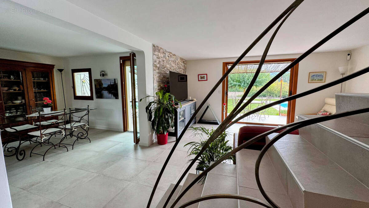 Maison à CHATEAUNEUF-LE-ROUGE