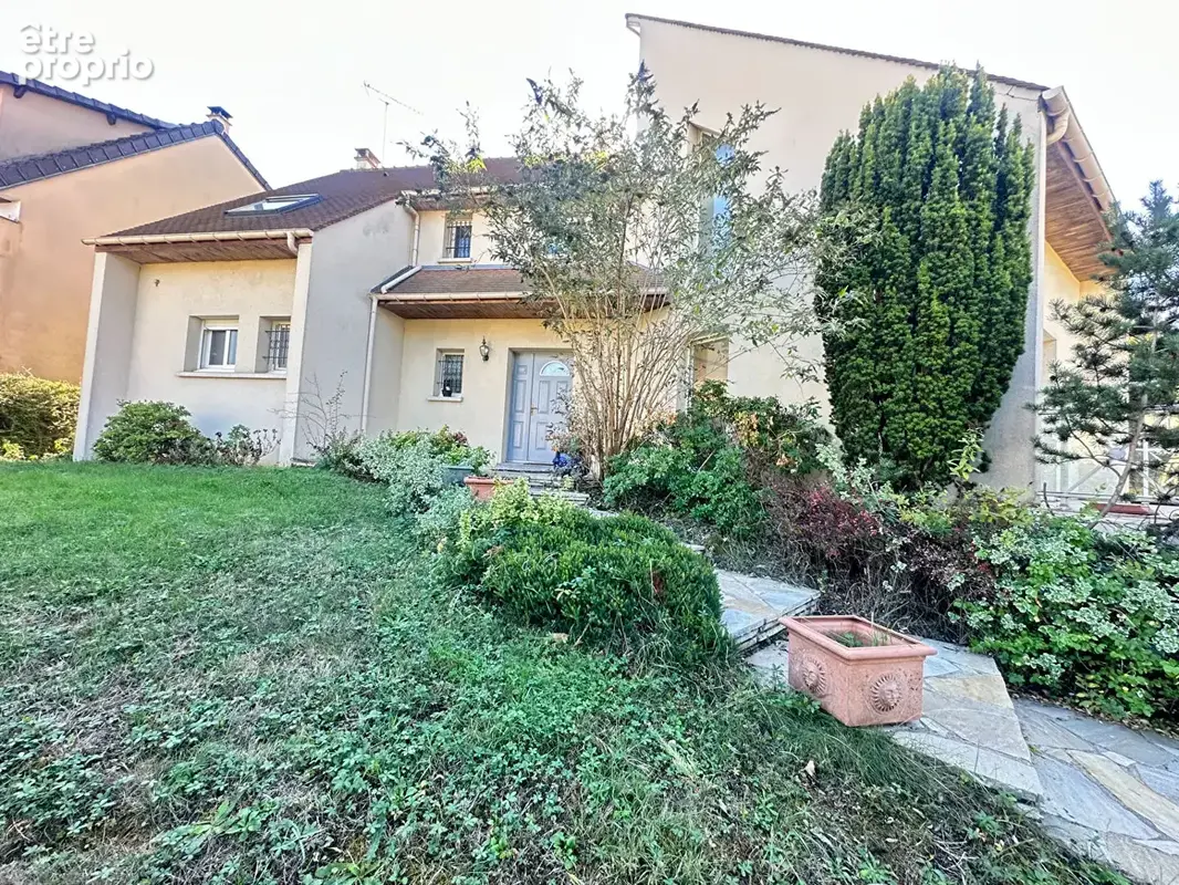 Photo Maison à Verrieres-Le-Buisson au prix de 895 000€