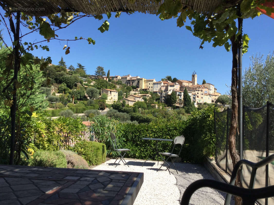 Maison à CHATEAUNEUF-GRASSE