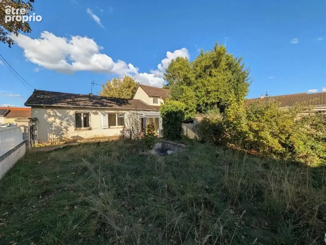 Maison à LES CLAYES-SOUS-BOIS
