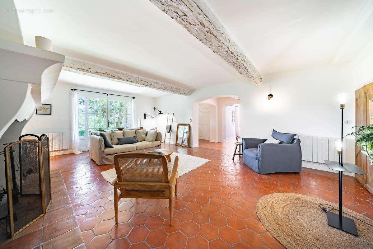 Grasse Saint Mathieu - Magnifique propriété composée de 2 maisons en pierre avec piscine - photo 8