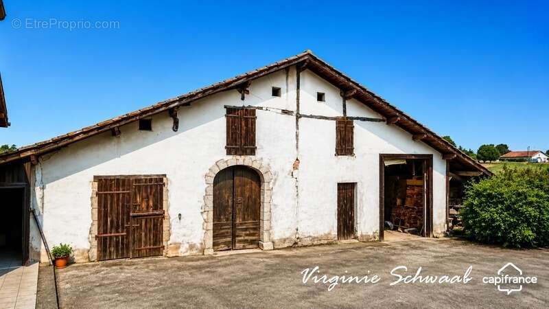 TILH (40) – Maison de 9 pièces avec dépendances sur plus de 3 000 m² de terrain - photo 25