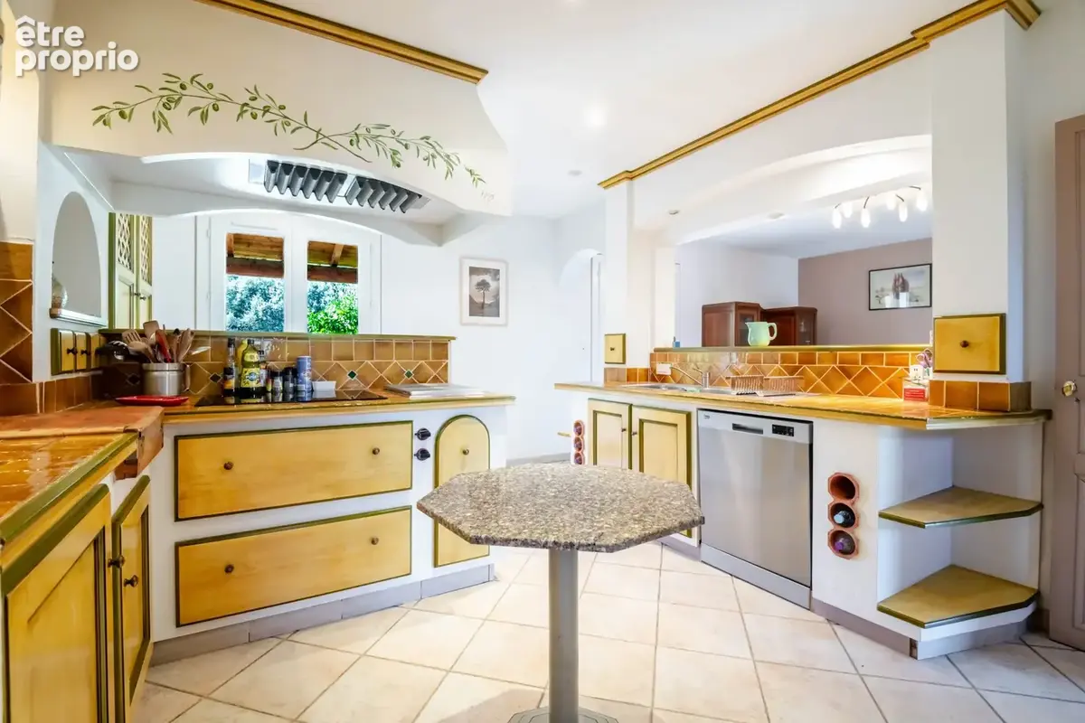 Maison 9 pièces 227 m² à vendre à Eyragues (13630) - photo 6