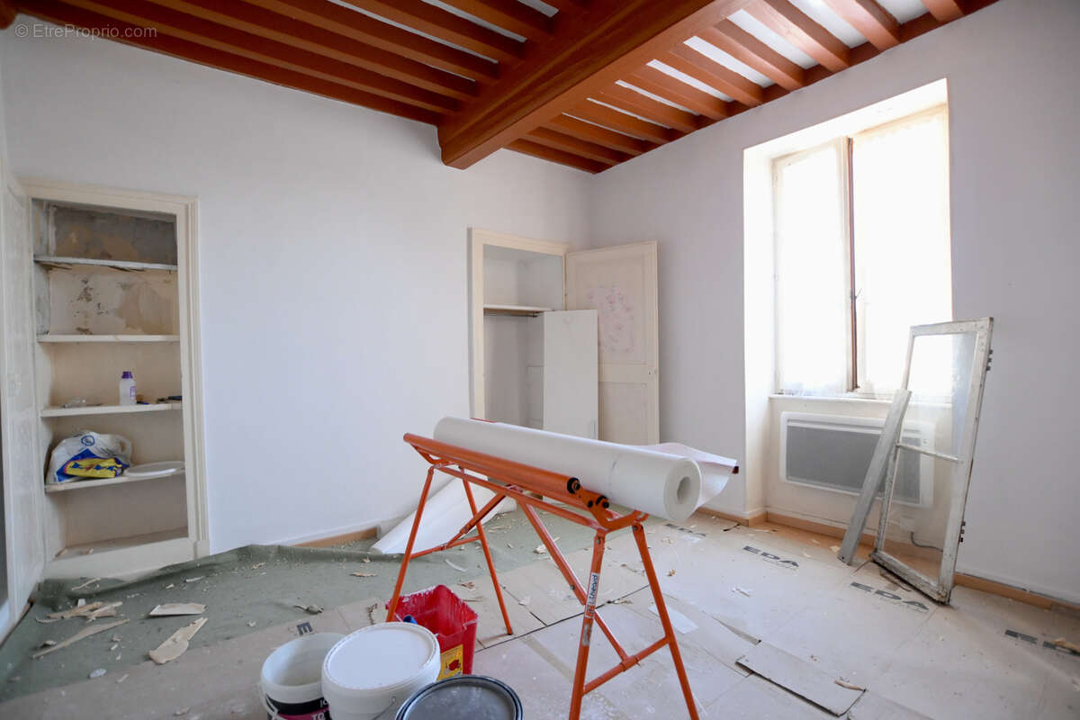 Commerce à QUARRE-LES-TOMBES