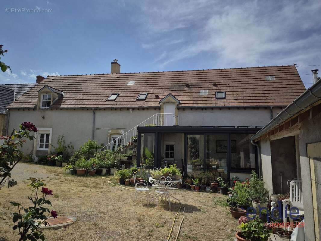 Longere type f8 rehabilitee avec grange et jardin! - photo 7