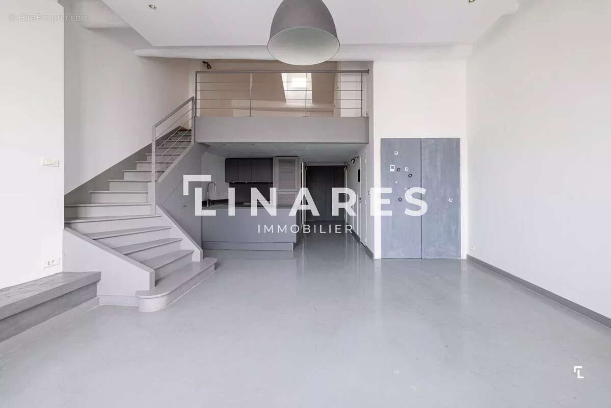 Appartement à MARSEILLE-1E