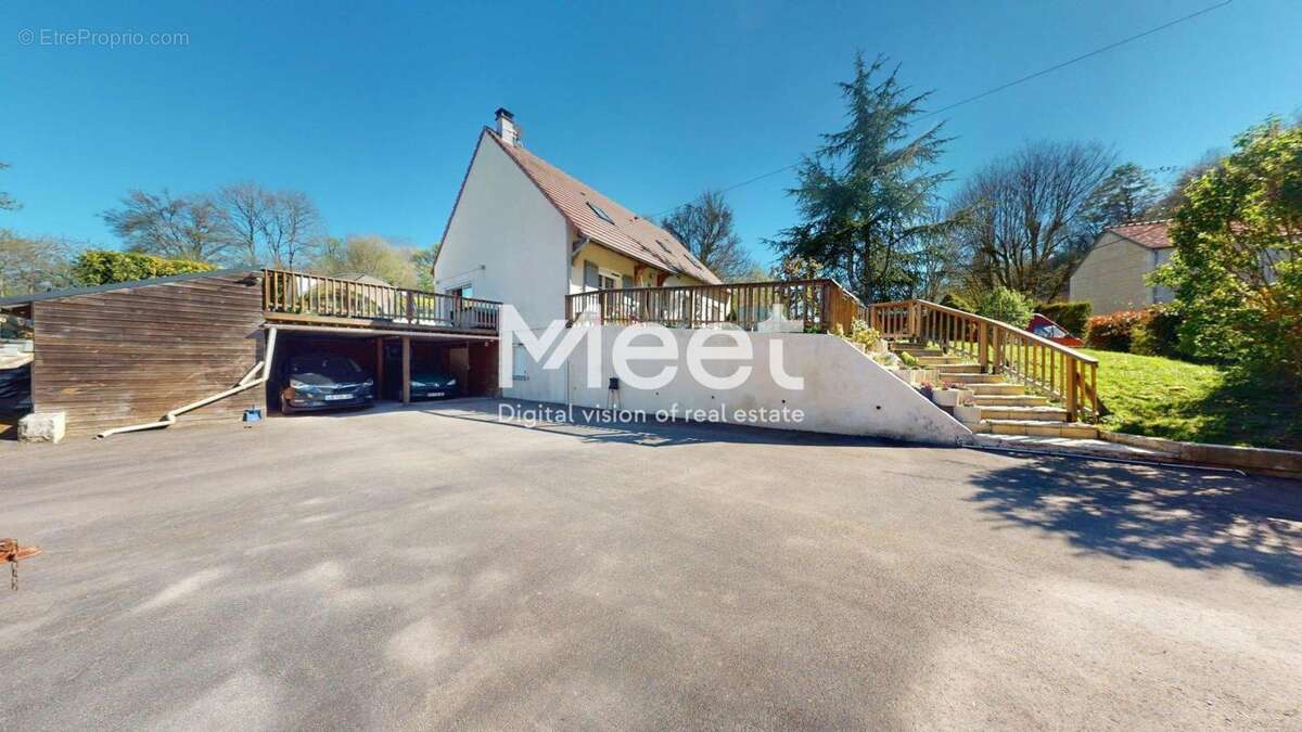 Maison à ESCAMPS