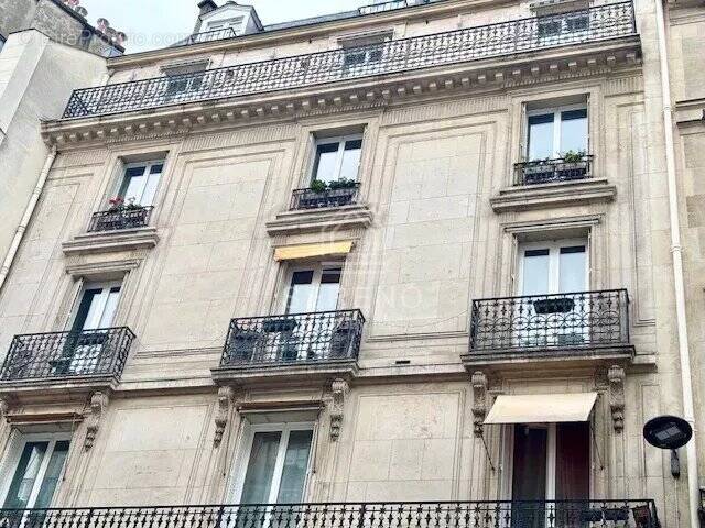 Appartement à PARIS-1E