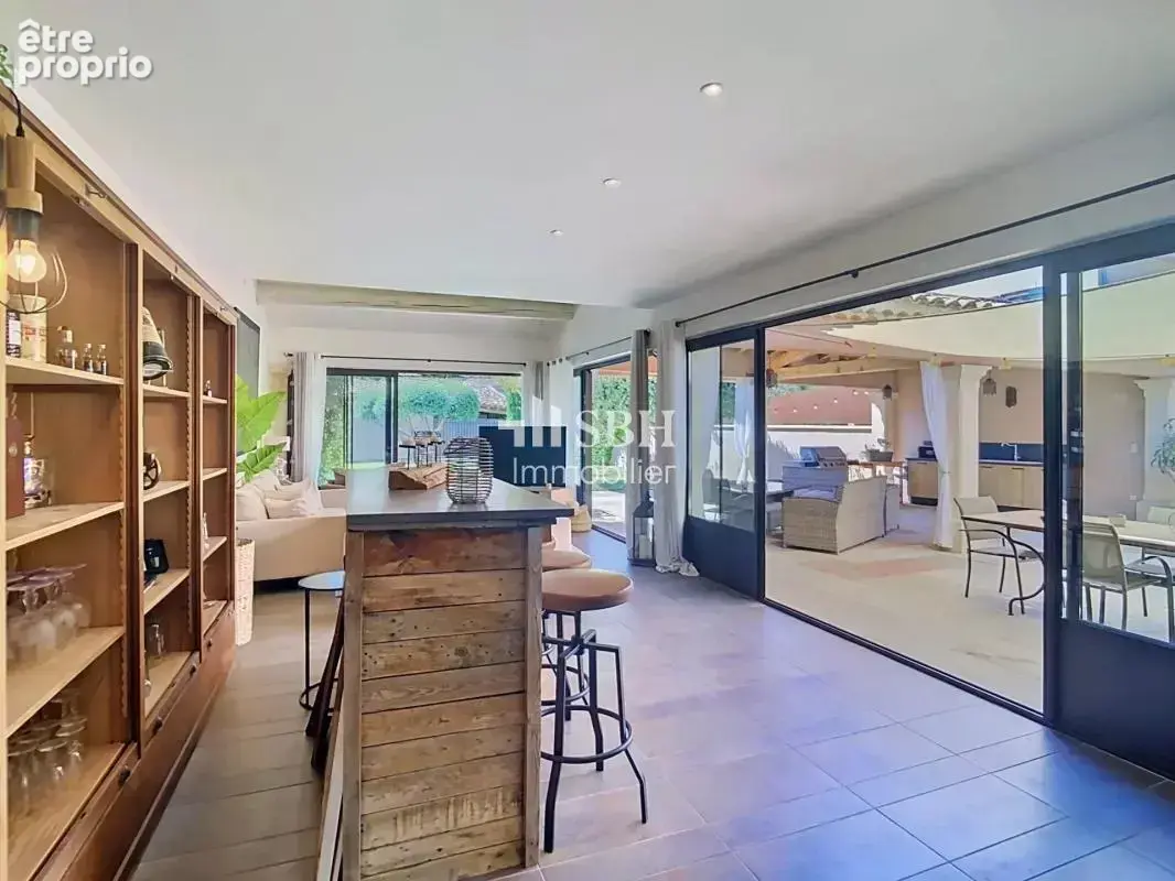 Élégante Propriété avec Piscine à Maubec - Vue Luberon - photo 5