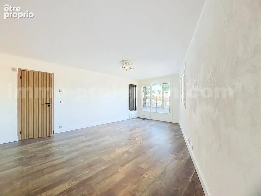 Appartement_T4_Annemasse_belle_superficie_proximitée_frontière_Suisse_tram_Ceva_direction_GENEVE_Frontaliers_Cuisine_Séjour_