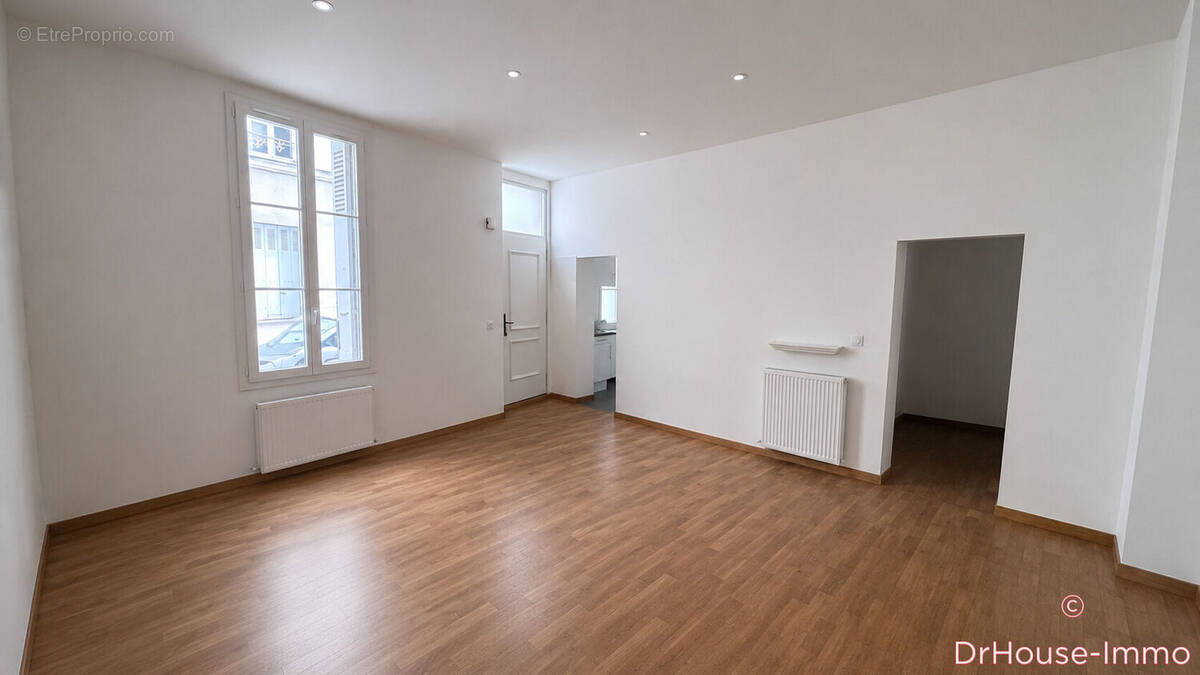 Appartement 44 m² à Tours  - photo 1
