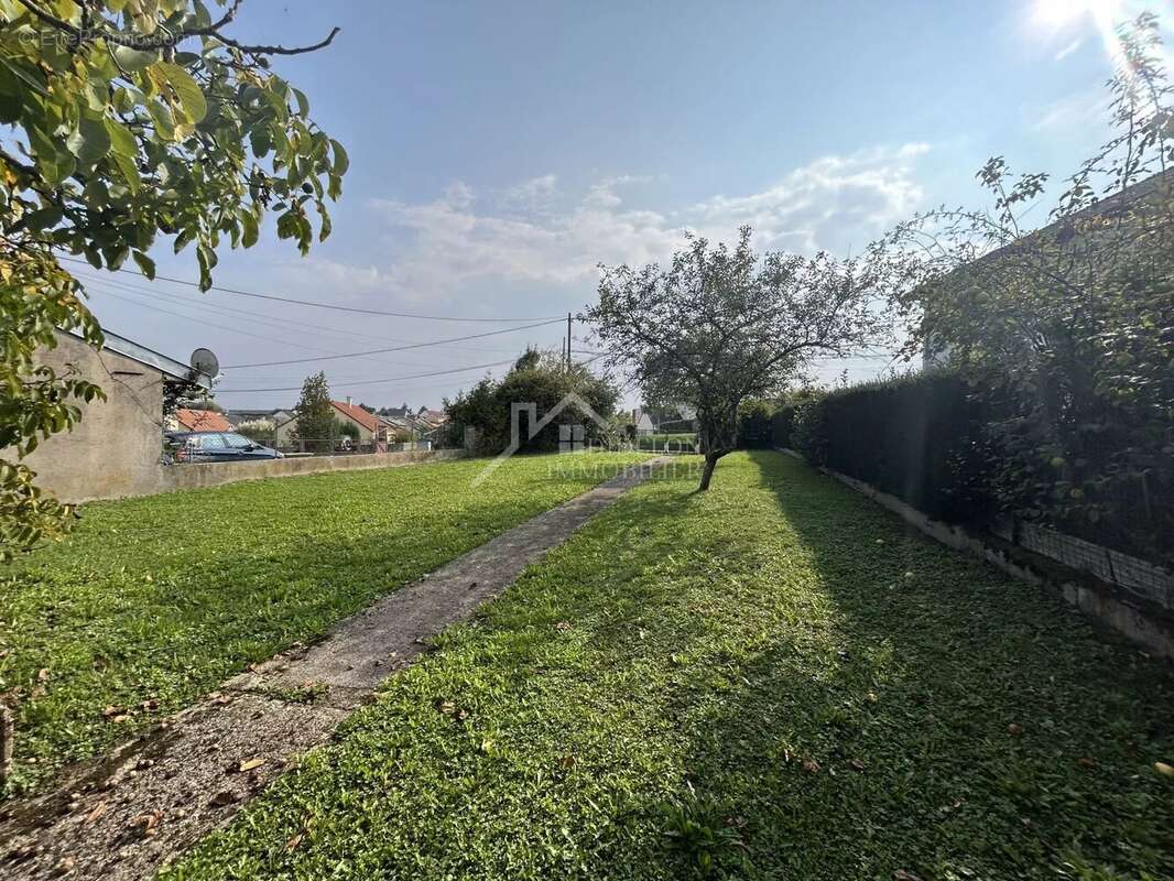 Terrain à PAGNY-SUR-MOSELLE