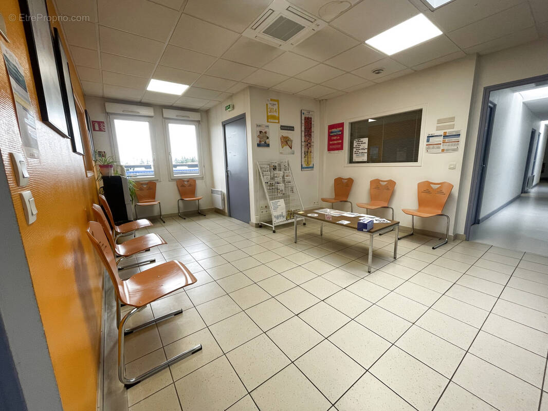 Commerce à LA CHAPELLE-SAINT-AUBIN