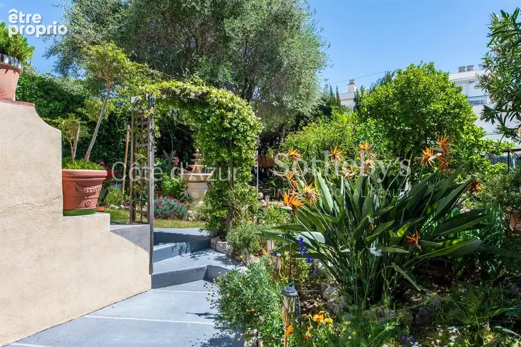 Rare, Nice quartier des Poètes, maison avec jardin, garage et fort potentiel locatif. - photo 8