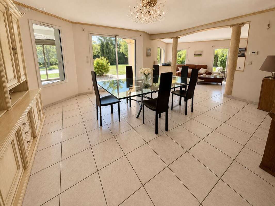 Maison à FONTAINES-SAINT-MARTIN