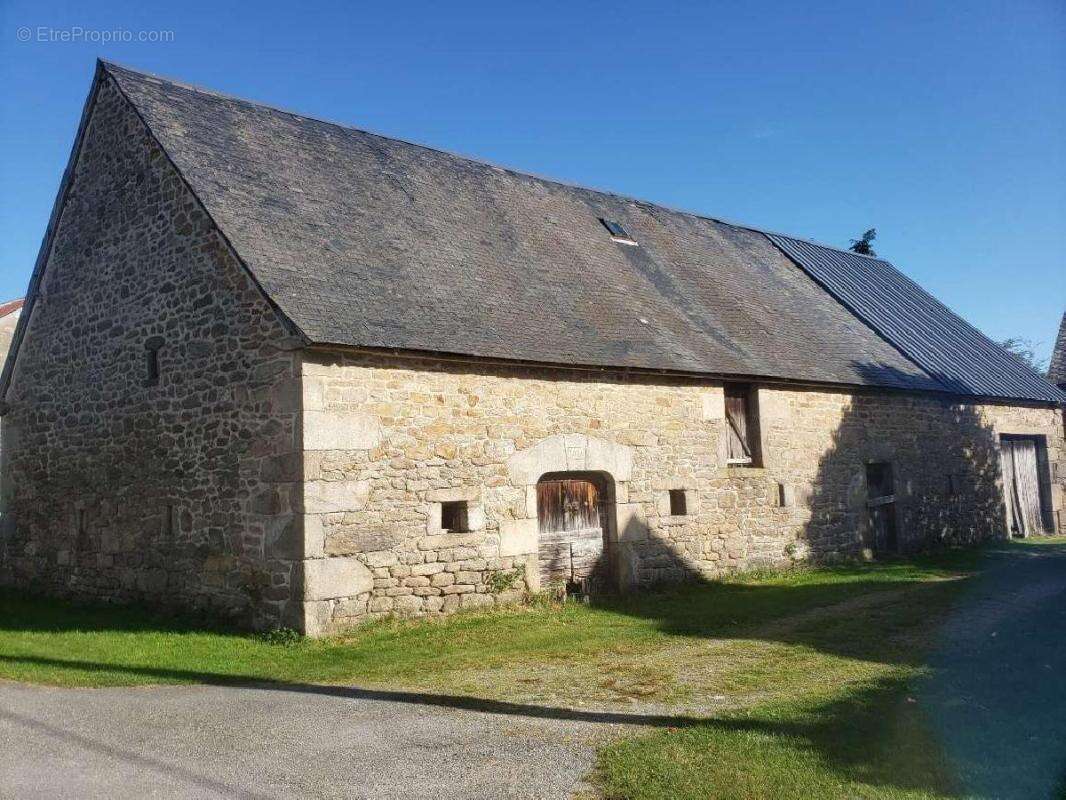 Appartement à PEROLS-SUR-VEZERE