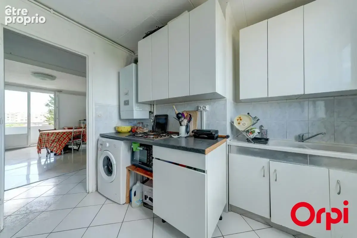 Appartement type T3/T4 vendu loué de plus de 63 m2 avec balcon à Bron Marne/Pagère - photo 8