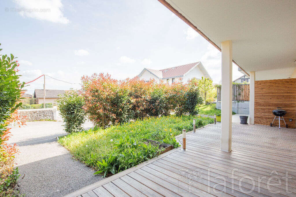 Appartement à POISY