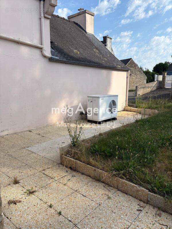 Maison rénovée avec garage et une dépendance en plus - photo 4
