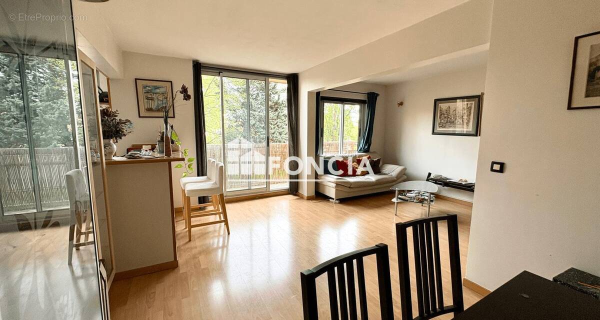 Appartement à FRESNES
