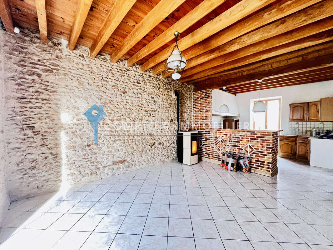 Maison à AUNAY-SOUS-AUNEAU