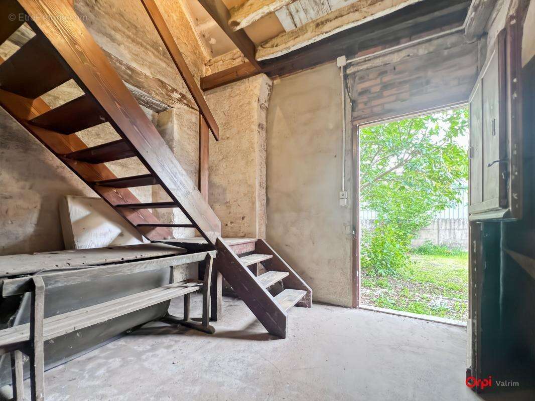 SPÉCIAL PROJET / ARTISAN : Énorme Potentiel de 183 m² à La Ferté-Saint-Cyr – Prix Sacrifié (Travaux à prévoir) - photo 13