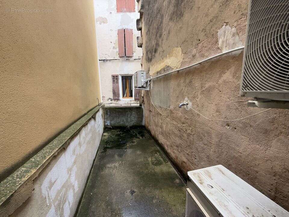 Istres immeuble T7 à vendre - 2 appartements - local - Appartement à ISTRES