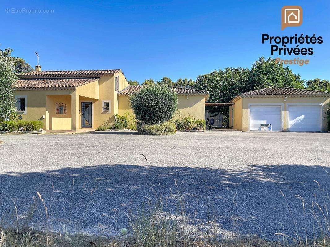 Propriété de 220m2 avec piscine sur 6 000 m² de terrain , à 5 min de Saint-Maximin, Ollières 83470 - photo 2