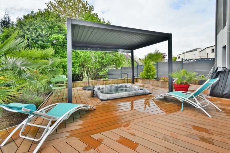 Maison à MONTREUIL-SOUS-PEROUSE