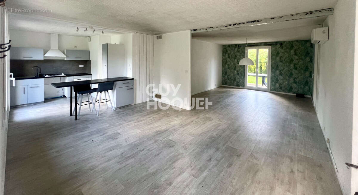 Maison à ESPINASSE-VOZELLE