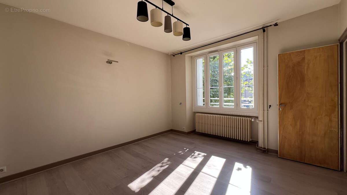 Maison à L&#039;ISLE-SUR-SEREIN