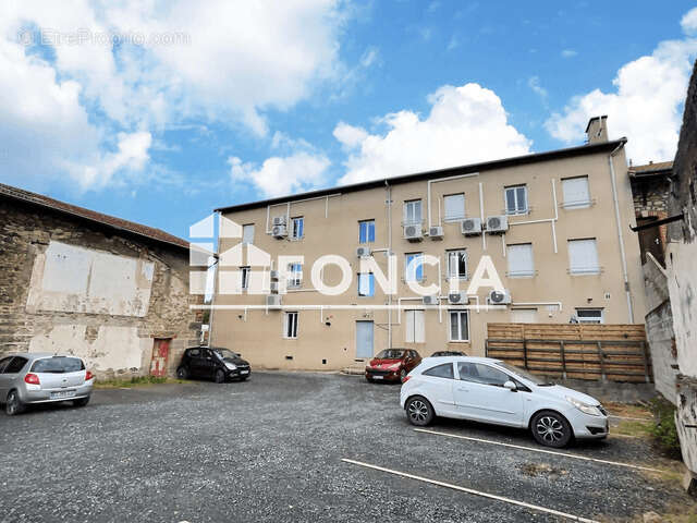 Appartement à LE CHAMBON-FEUGEROLLES