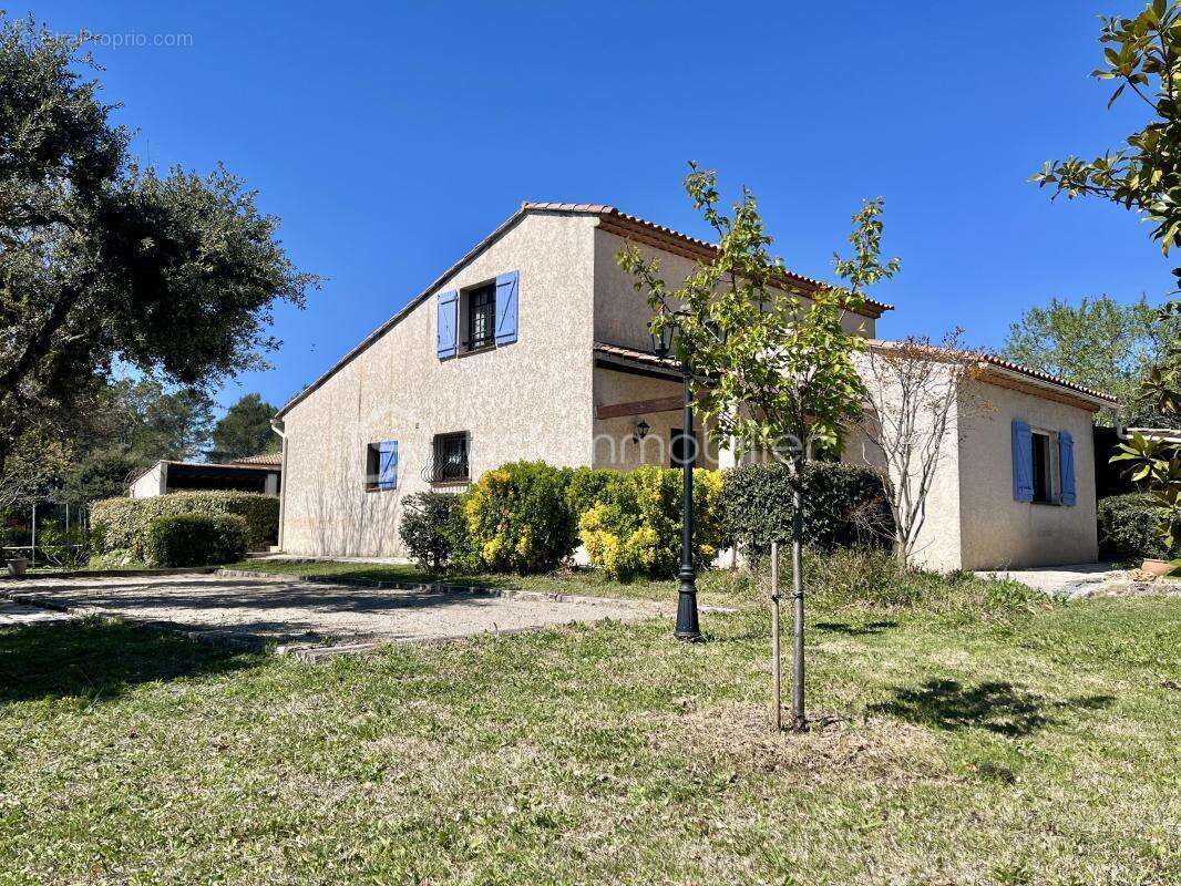 Maison à BAGNOLS-EN-FORET