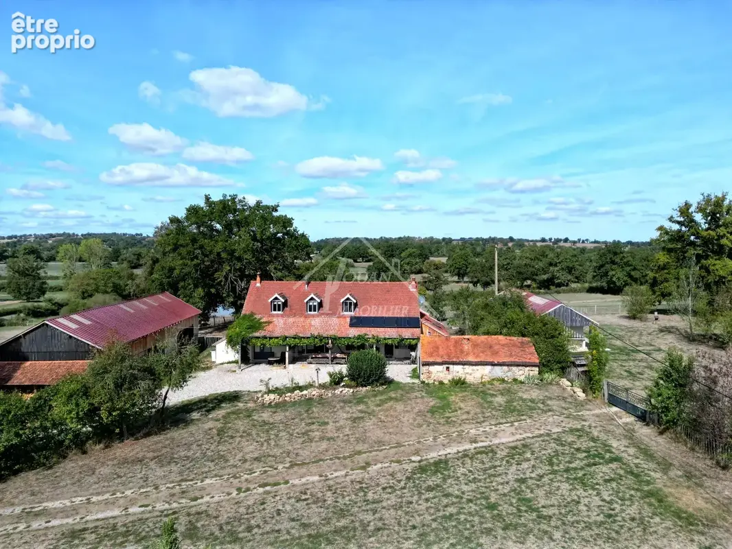 Photo Maison à Saint-Aubin-Le-Monial au prix de 445 000€