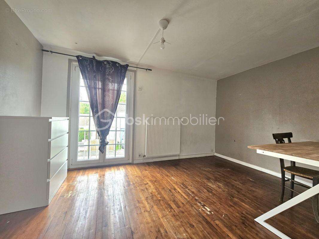 Maison à SAINT-PIERRE-LES-NEMOURS