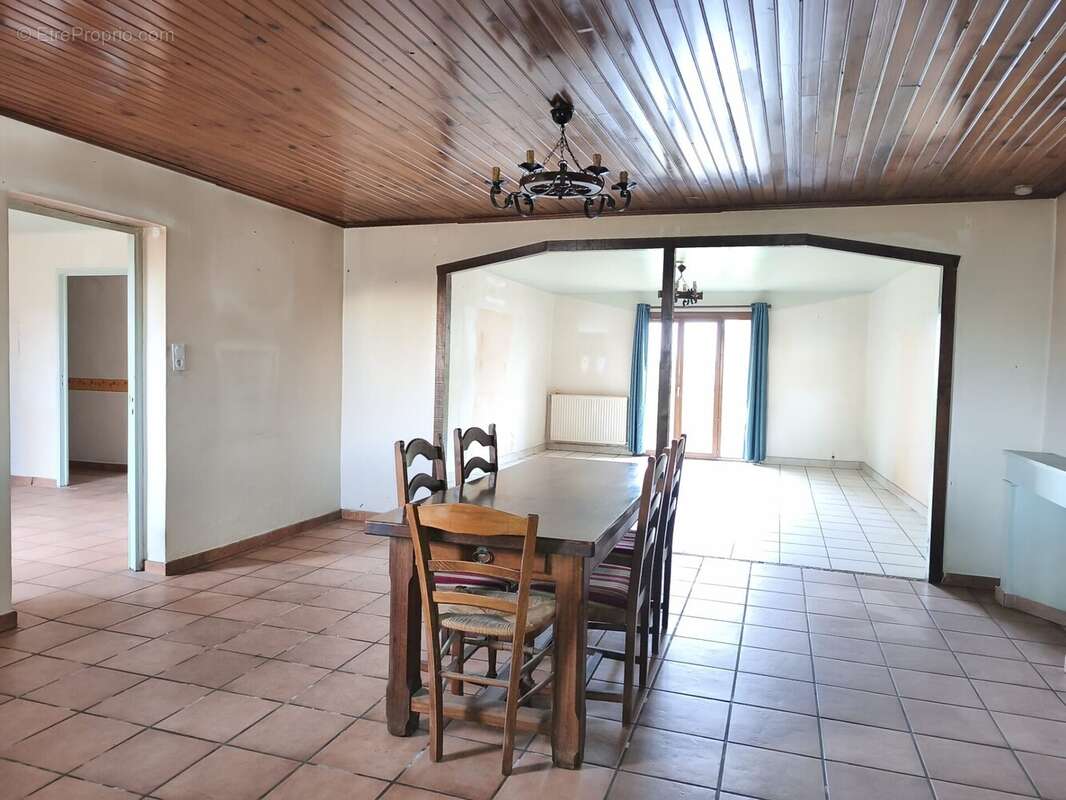 Maison à JAYAT