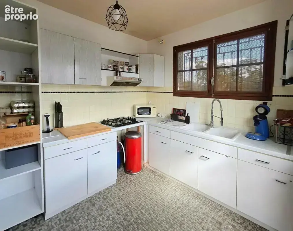 Maison dans une impasse, 90 m² habitables + 90 m² supplémentaires avec chambre et salle d'eau,  grand garage et jardin de 779 m² - photo 6