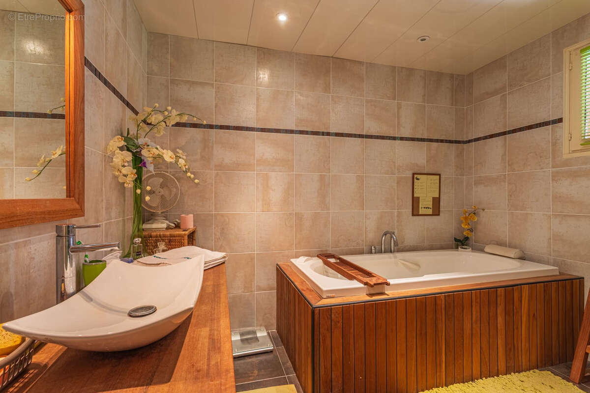 Maison à SOLLIES-TOUCAS