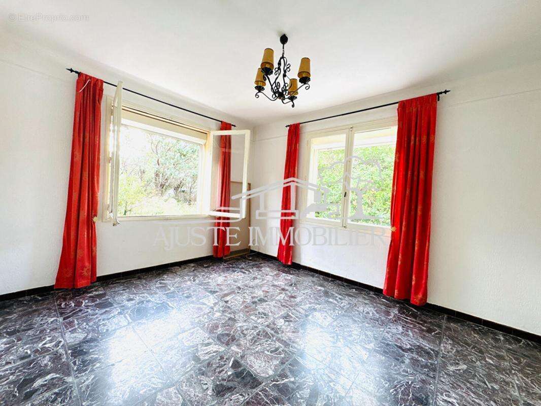 Maison à LA FARE-LES-OLIVIERS