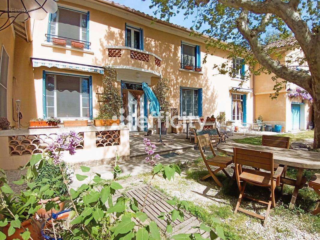 Maison à VIOLES