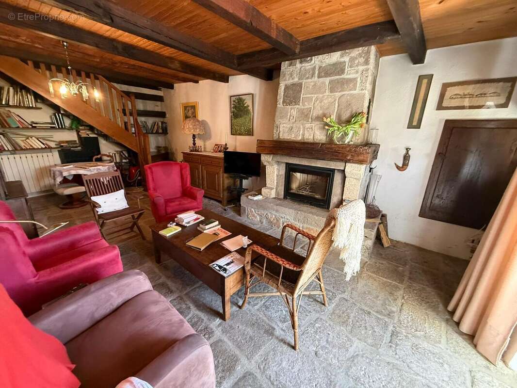   - Maison à FABRAS