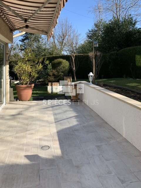 Maison à LA CELLE-SAINT-CLOUD