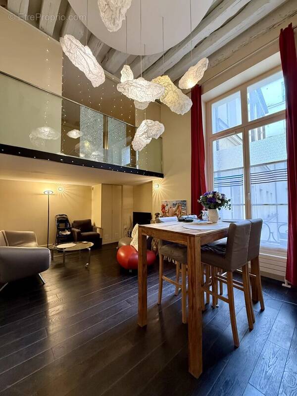 Appartement à PARIS-2E