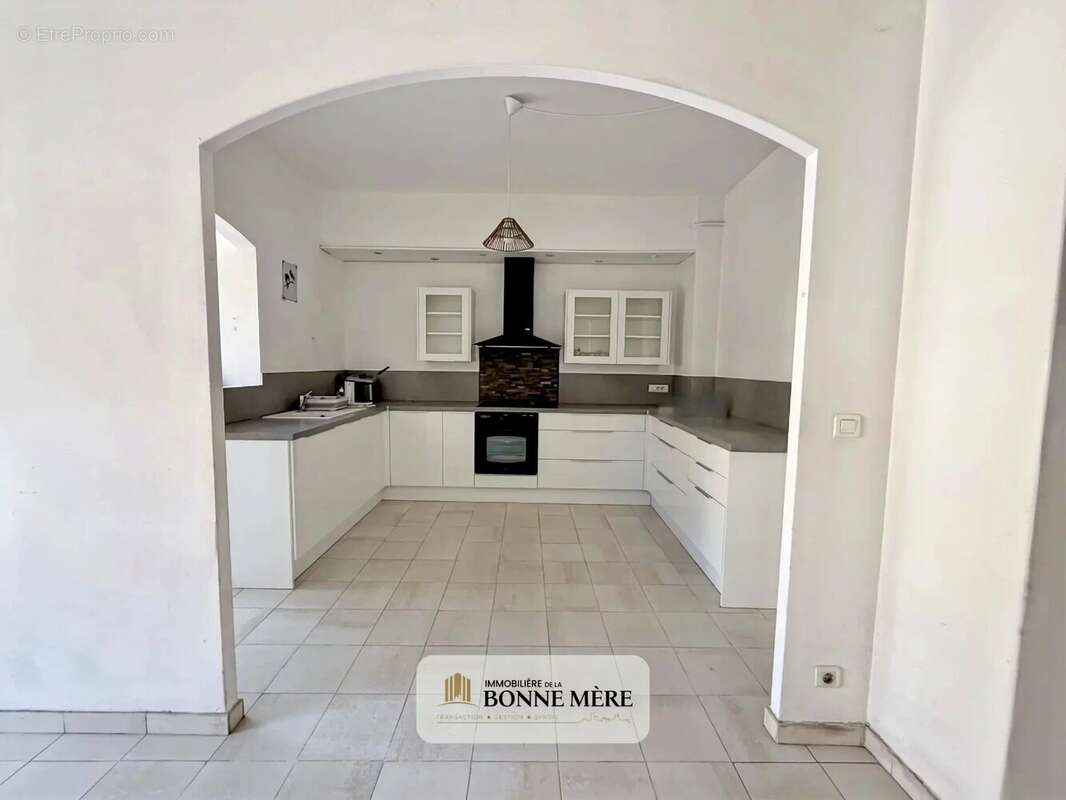 Appartement à MARSEILLE-2E