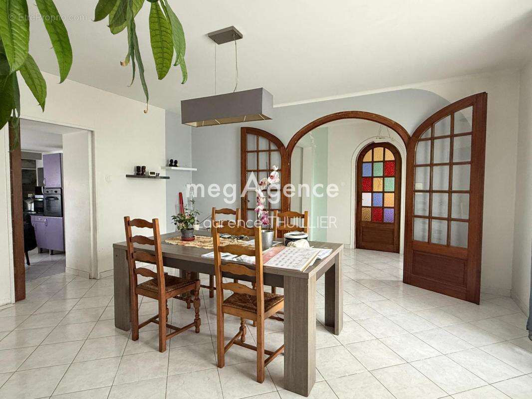 Maison 205 m² 8 pièces - photo 2