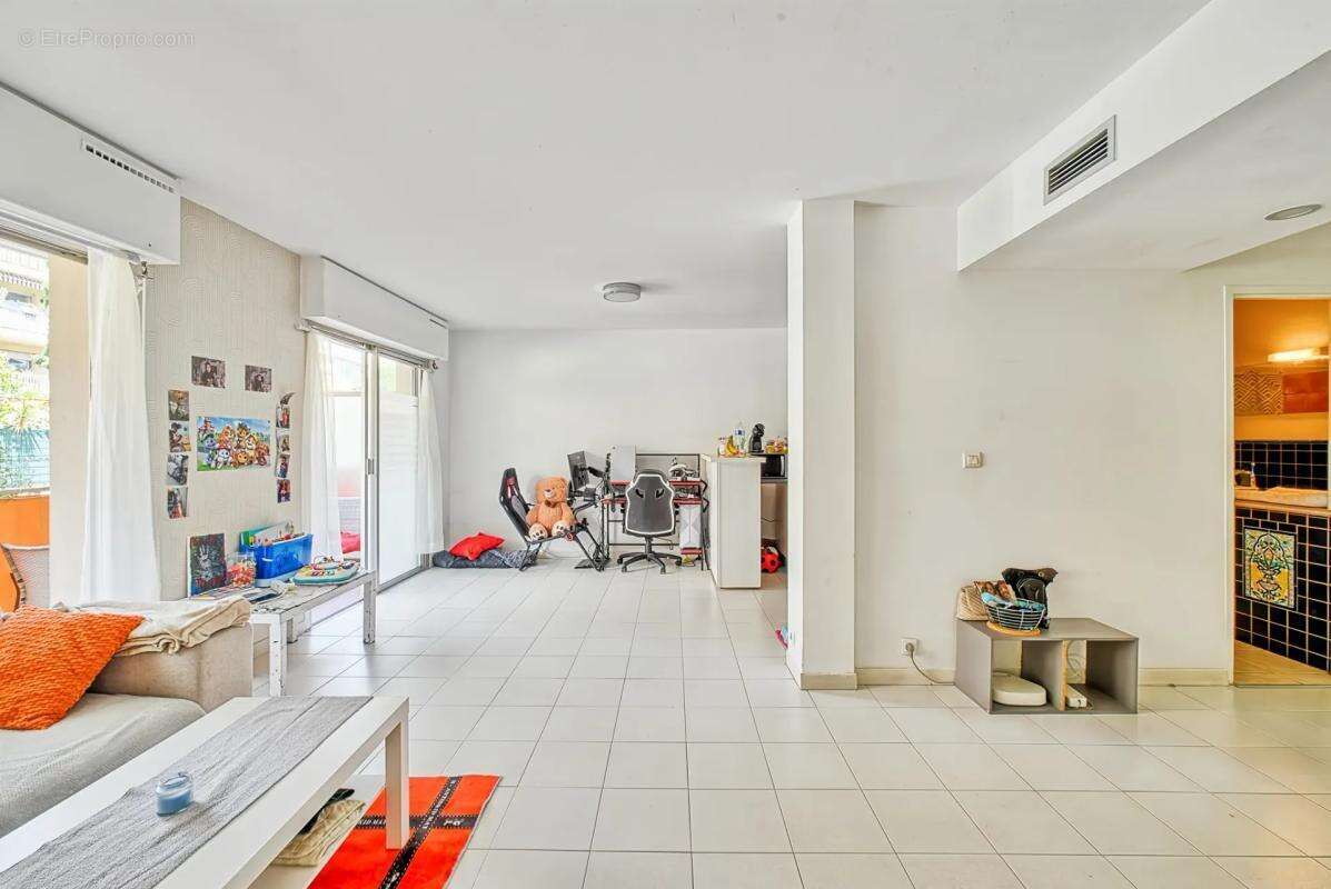Appartement 2 pièces de 55 m² à Saint-Laurent-du-Var - photo 16