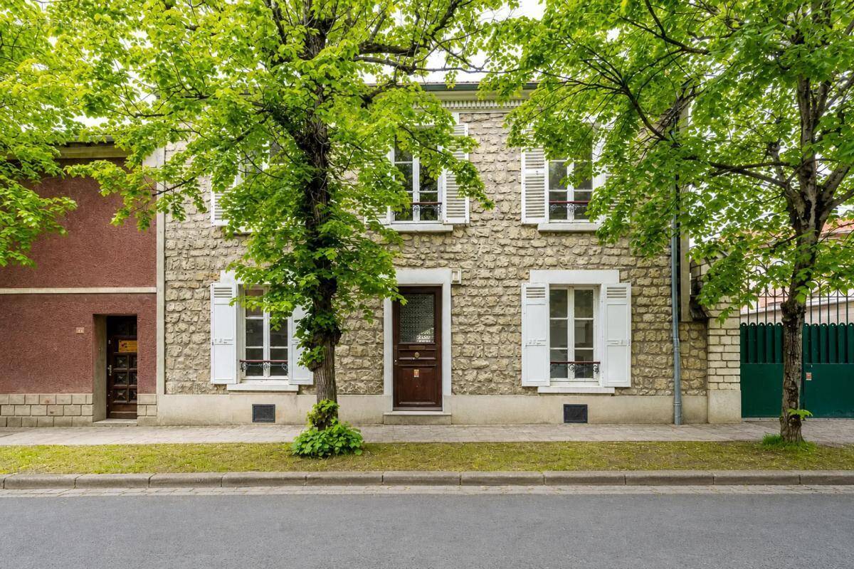 Maison à SAINT-MAUR-DES-FOSSES