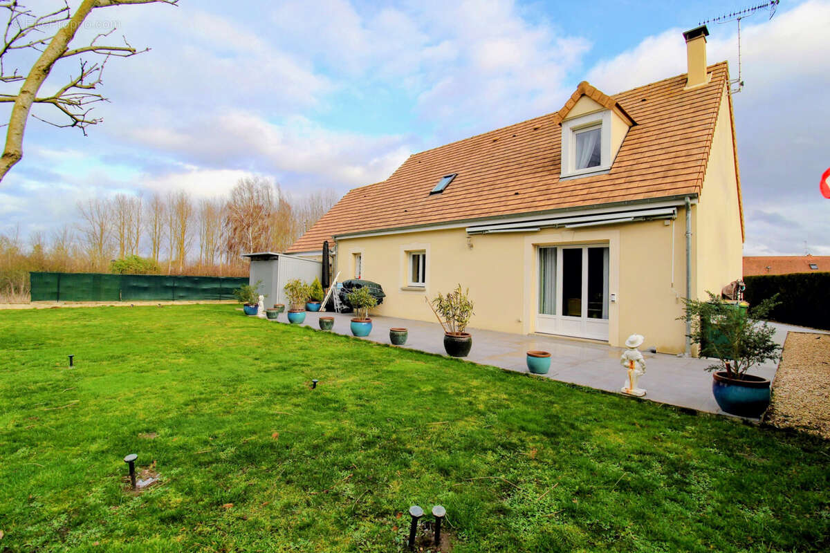 Maison à HOUDAN