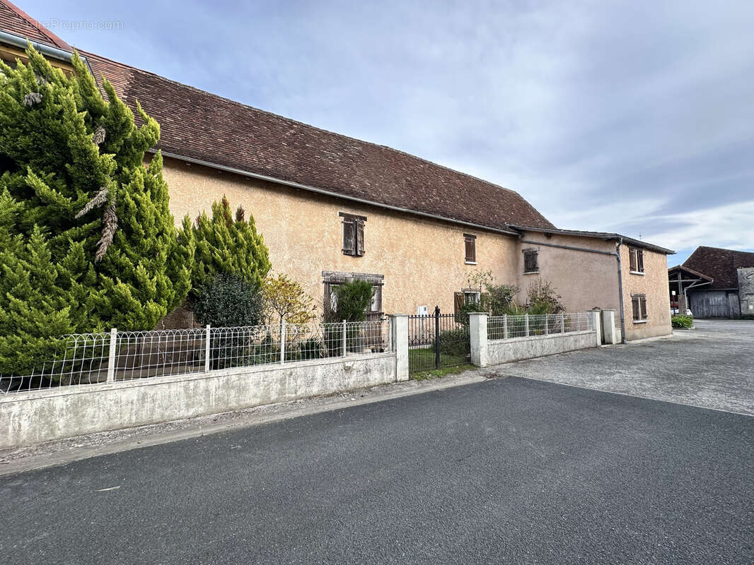 Maison à AUTEVIELLE-SAINT-MARTIN-BIDEREN